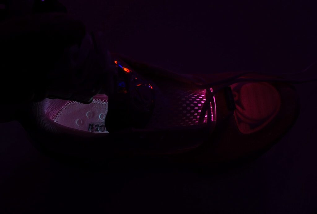 Темновой тест Li-Ning Way Of Wade 12, выполненный для обзора, показывает, что вентиляция в этих кроссовках не супер.