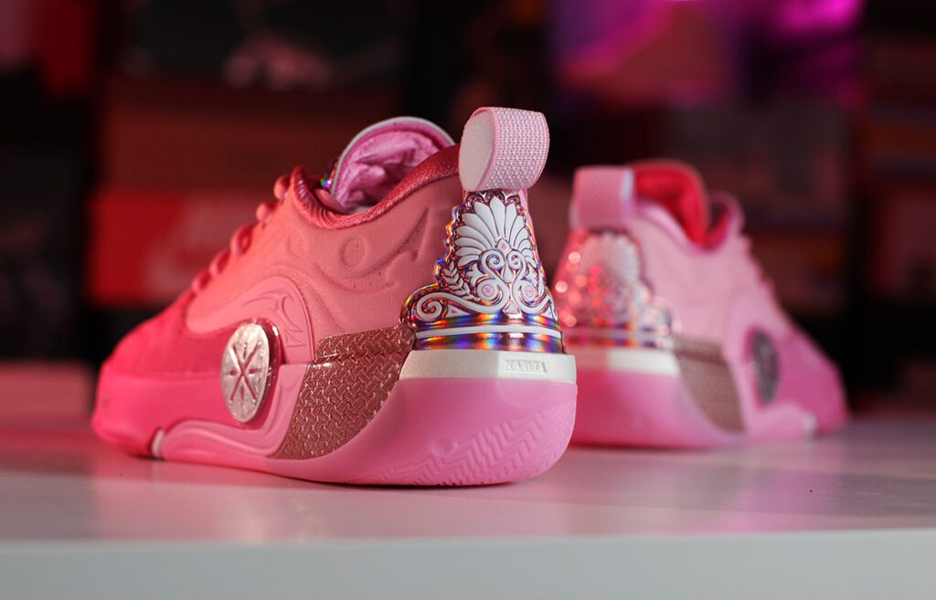 Пеноматериал Superboom - одна из фишек Li-Ning Way Of Wade 12. Он предлагает мягкую амортизацию с первых секунд